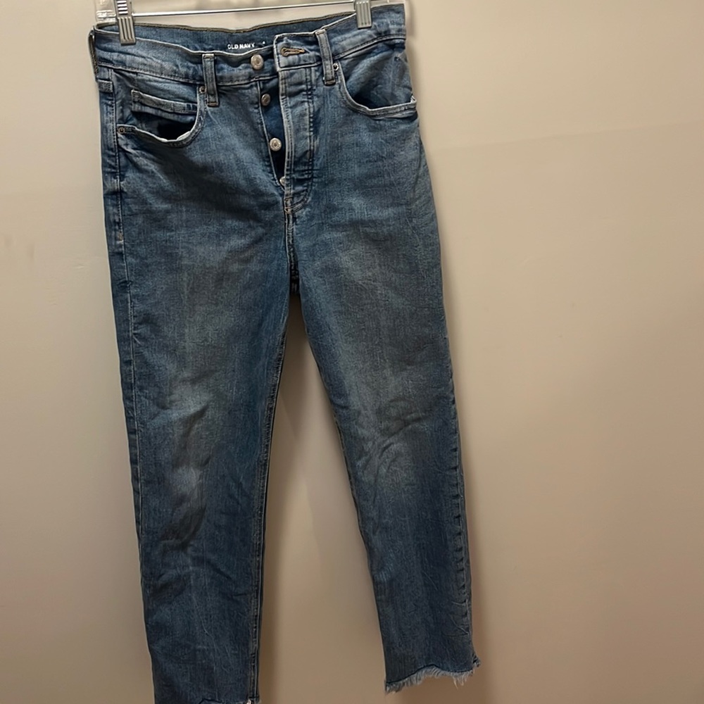 Old Navy. Size 4. Extra High-Rise Sky-Hi Straight Secret-Slim Pockets